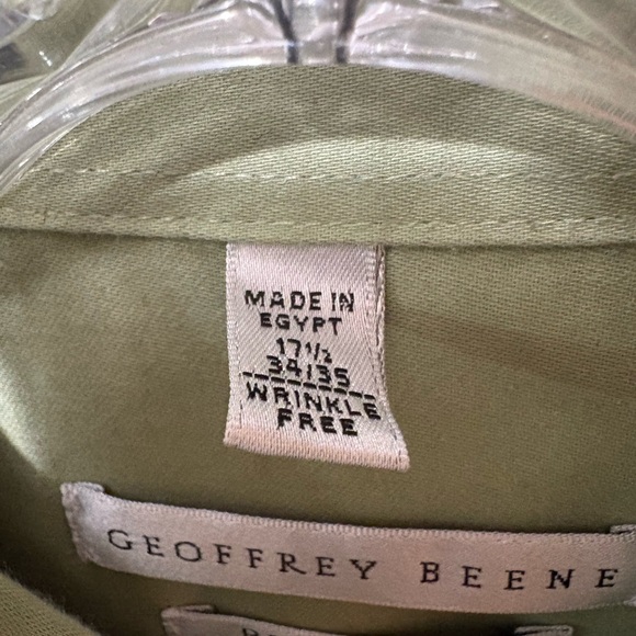 Geoffrey Beene Men's Green Dress Shirt - Picture 2 of 4